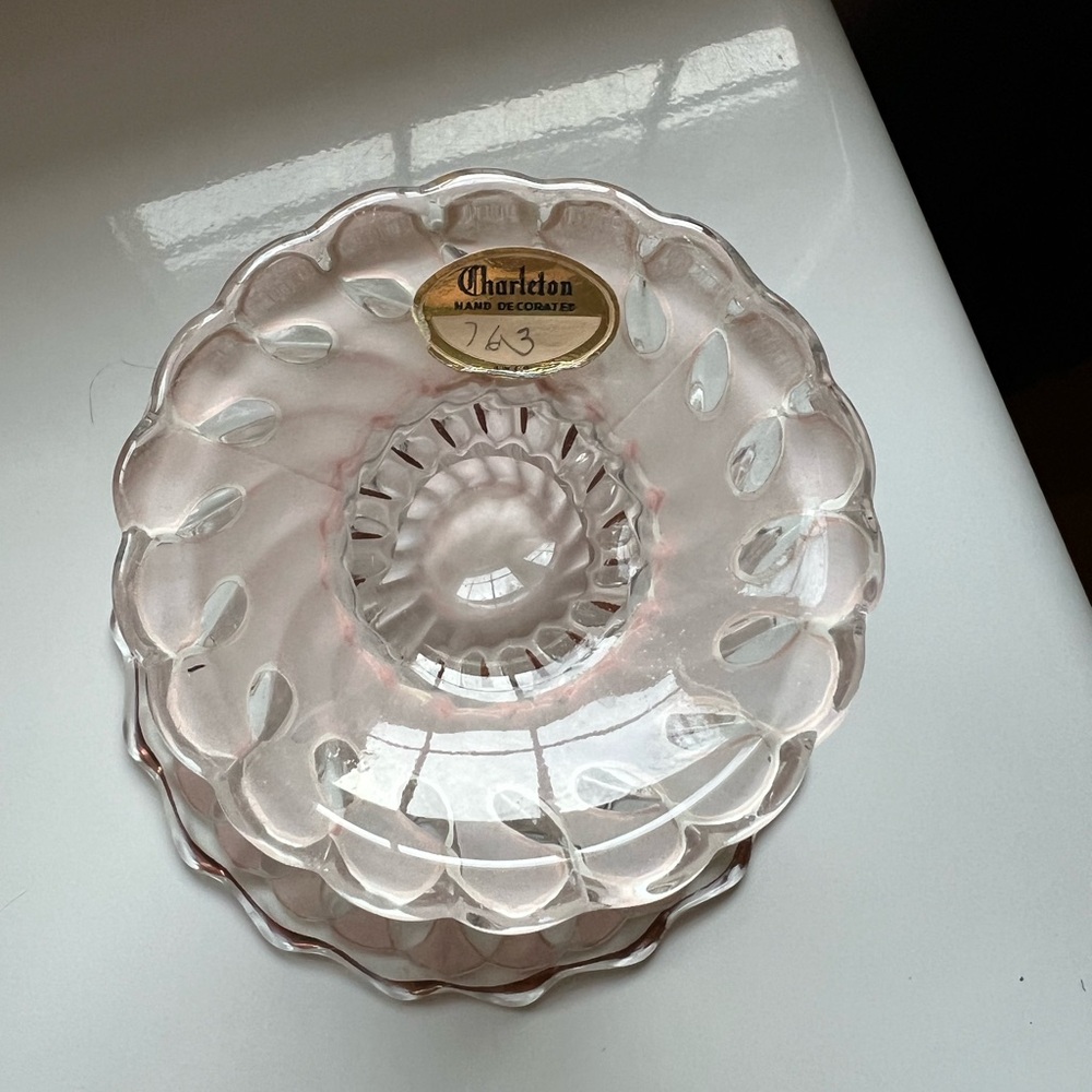 Vintage Fostoria‎ “Colony” Swirl Footed Urn. Painted by Charleton. - Picture 7 of 9